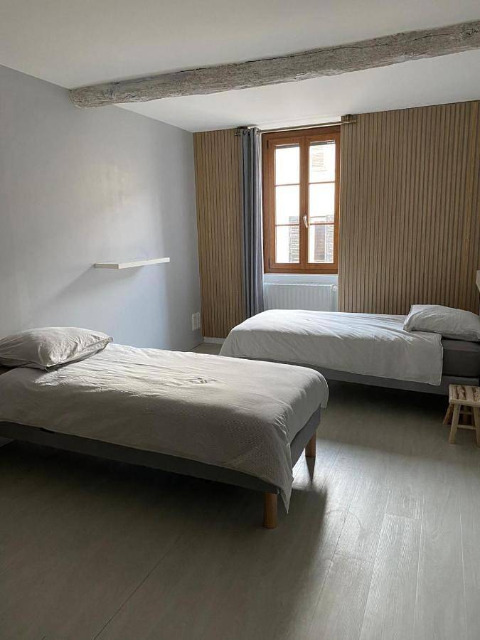 Location de vacances pour 8 personnes, avec balcon et vue dans Villieu-Loyes-Mollon - 4