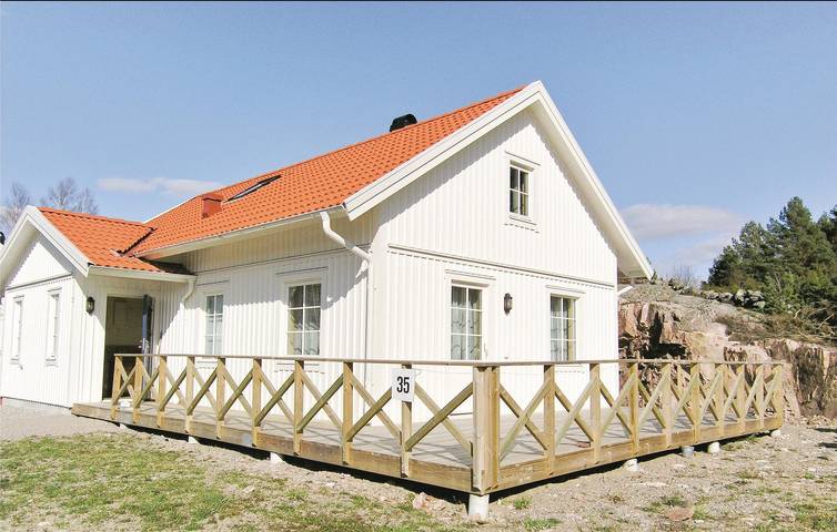 Ferienhaus für 10 Personen, mit Sauna und Terrasse in Tanum