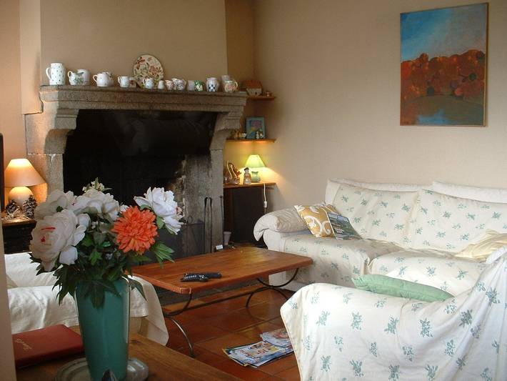 Gîte pour 8 personnes, avec jardin ainsi que terrasse et piscine à Saint-Nectaire - 3