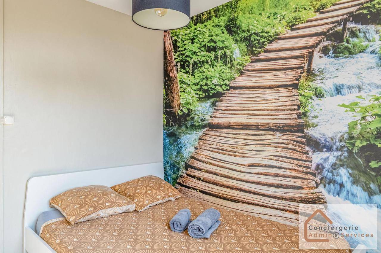 Appartement entier, Jolie T3 50m² (+-), balcon, parking, commodités in Vénissieux, Lyon et ses environs