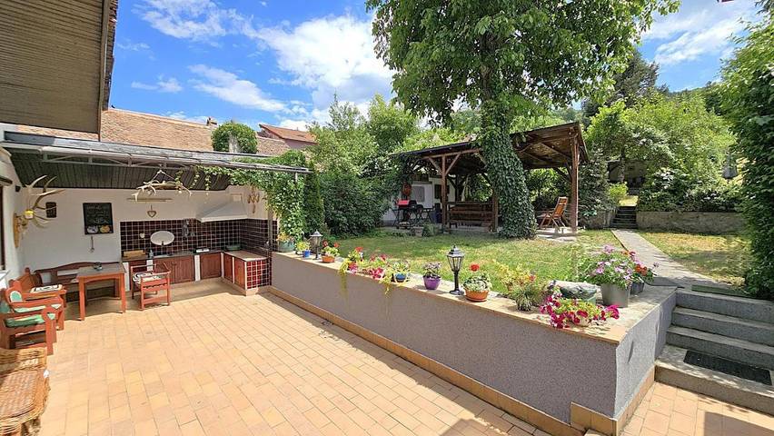 Gîte pour 3 personnes, avec vue et jardin dans Mureș