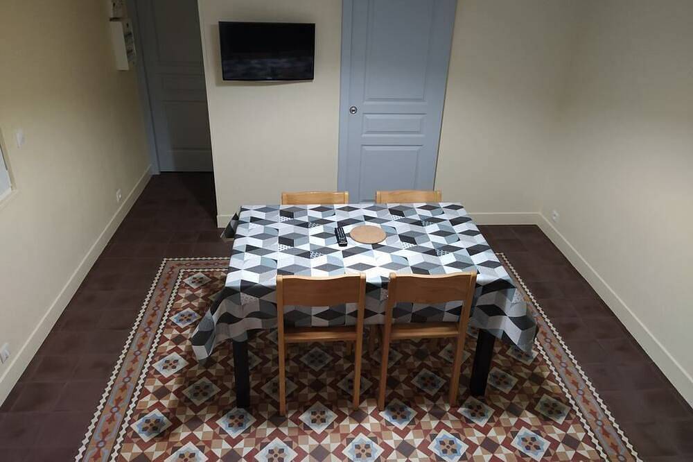 Appartement entier, Maison climatisée avec cour/terrasse privative in Lamalou-les-Bains, Région de Béziers