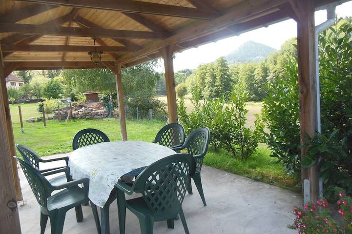 Gîte pour 4 personnes, avec jacuzzi ainsi que terrasse et jardin à Le Saulcy - 3