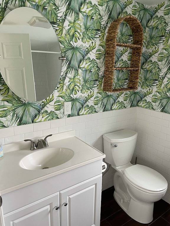 Luxury Lavallette beach block home steps from ocean! Sleeps 13 in Toms River, Ocean County