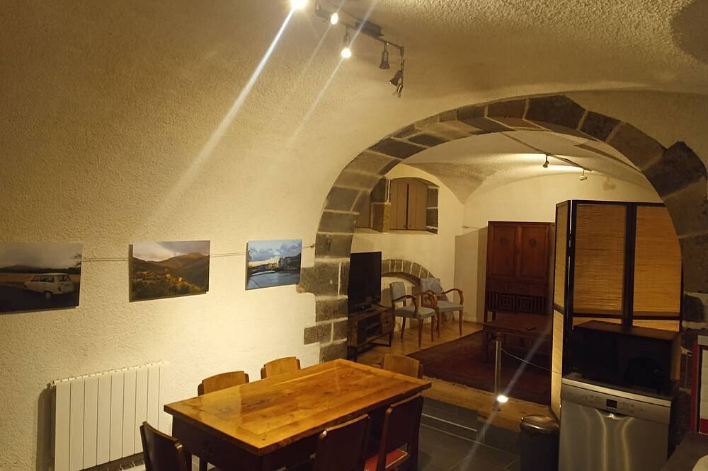 Appartement entier, Appartement atypique totalement équipé dans l'hypercentre - Lit 160 in Clermont-Ferrand, Parc naturel régional des Volcans d'Auvergne