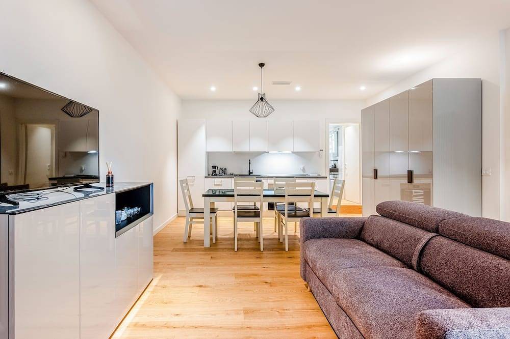 Entire apartment, Luxury Apartment river view Treviso center in Treviso, Treviso Province