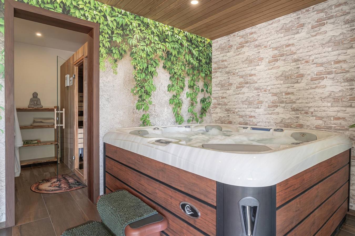 Villa Vinita w/ Jacuzzi & Sauna near Thermal Spa in Lower Styria