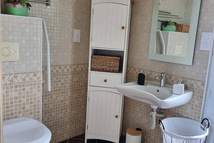 Gîte pour 4 personnes, avec terrasse et jardin à Isigny-le-Buat - 4