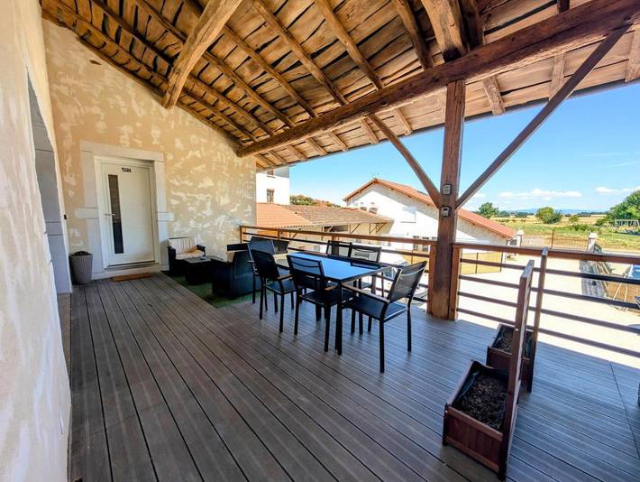Gîte pour 6 personnes, avec Terrasse à Joyeux