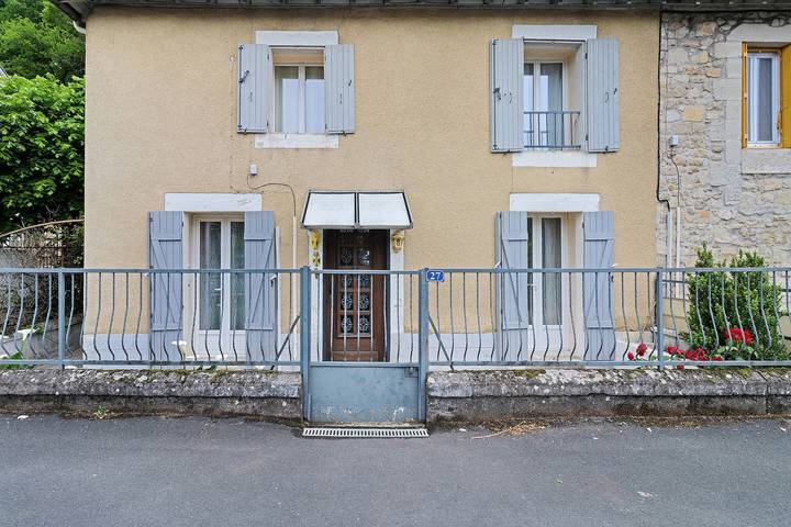 Location de vacances pour 7 personnes, avec jardin à Le Lardin-Saint-Lazare