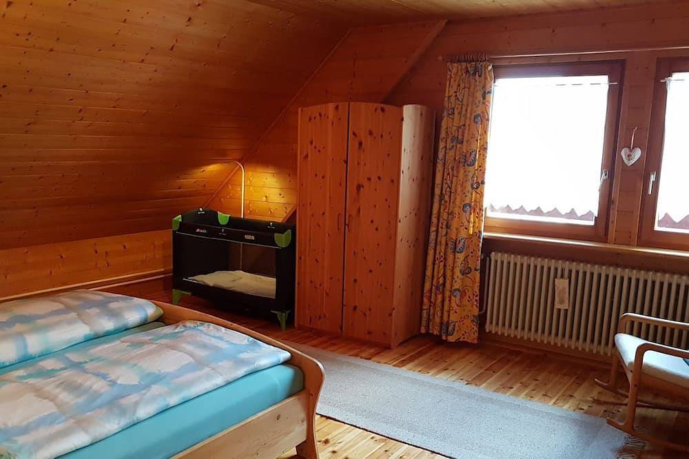 Ganze Wohnung, Tannehüsle Xl bis 6 Personen - ruhig, mit Aussicht in Südlage in St. Märgen, Südschwarzwald
