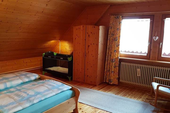 Ganze Wohnung, Tannehüsle Xl bis 6 Personen - ruhig, mit Aussicht in Südlage in St. Märgen ort, St. Märgen