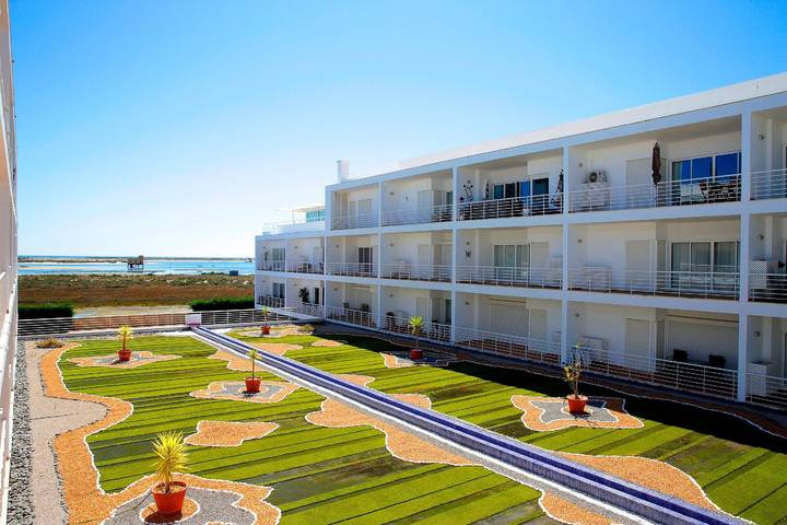 Gîte pour 4 personnes, avec piscine ainsi que jardin et balcon à Fuseta - 2