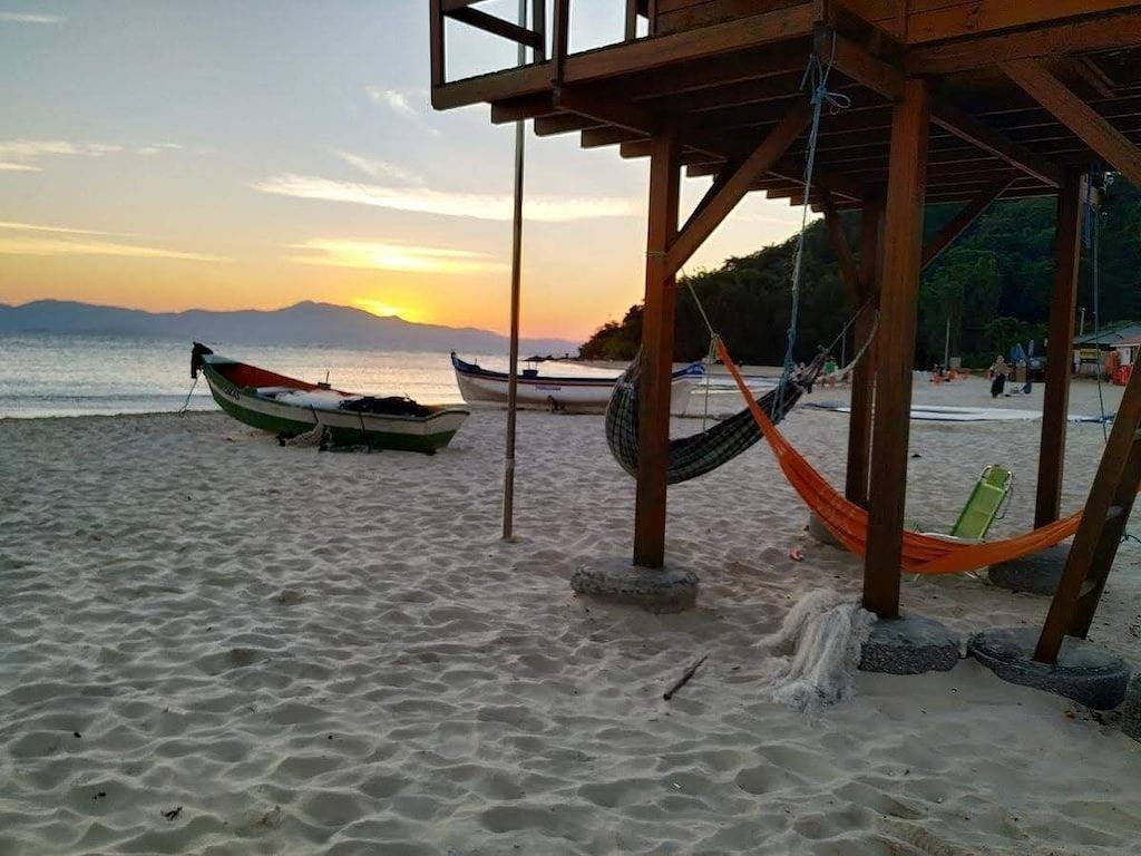 Cozy Chalet in Family Condominium with Pool on the Beach in Cachoeira do Bom Jesus, Florianópolis