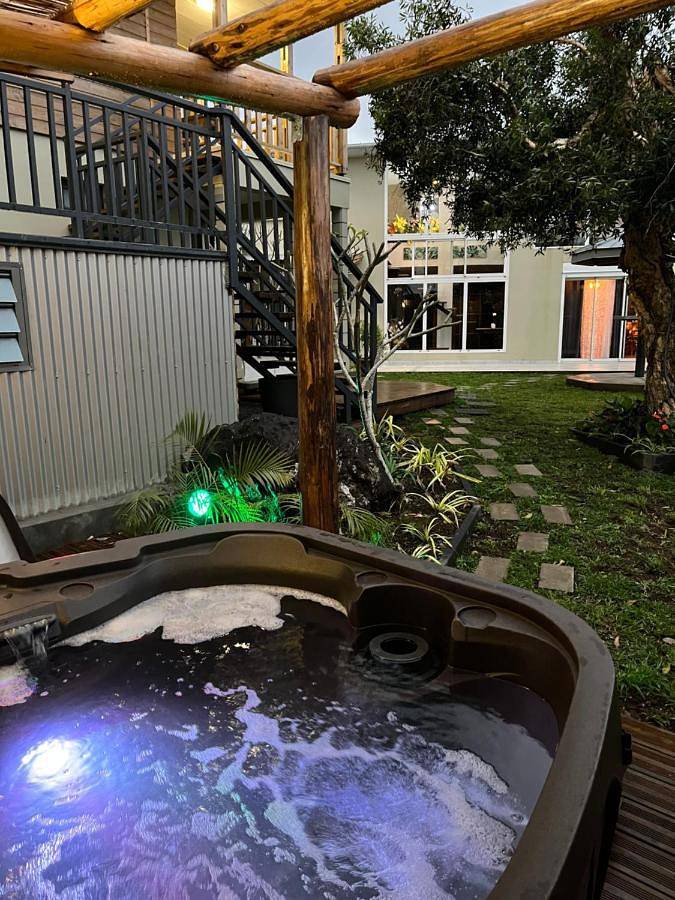 Location de vacances pour 2 personnes, avec terrasse ainsi que vue et jardin à Sainte-Suzanne - 4