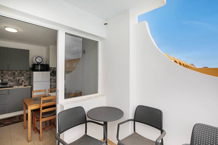 Casa Jable: Casa de vacaciones con jardín compartido, balcón privado y Wi-Fi in Costa de Antigua, Antigua