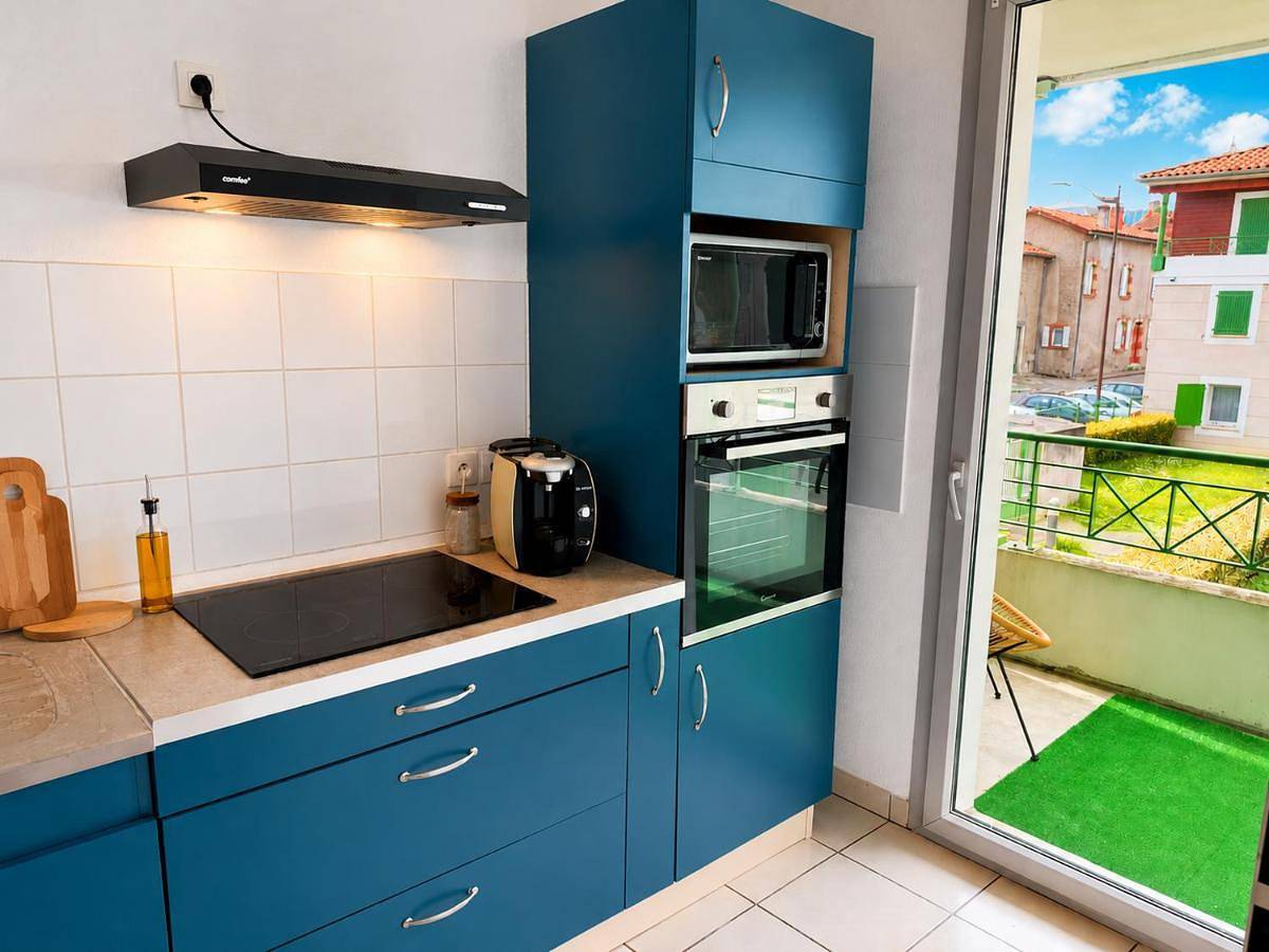 Appartement entier, Escapade confortable proche Pyrénées - Terrasse & Parking privé in Montréjeau, Haute-Garonne