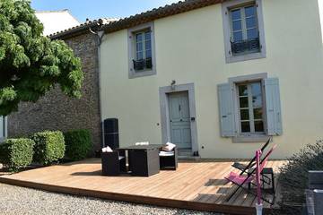 Gîte pour 4 personnes, avec terrasse ainsi que piscine et jardin à Marseillette