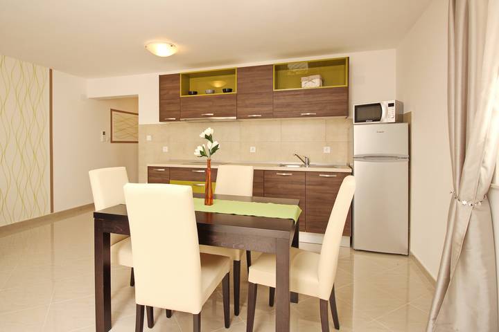 Ferienwohnung für 4 Personen, mit Terrasse und Pool in Kvarner Bucht