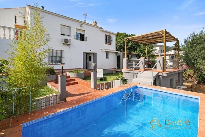 Appartement de vacances pour 6 personnes, avec vue et piscine ainsi que terrasse et jardin