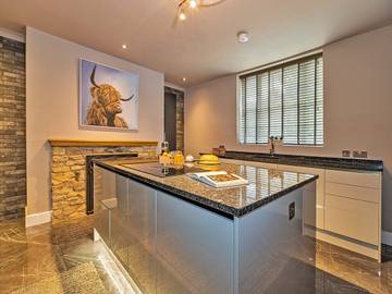 Holiday Rental for 17 People in Milton Keynes, South East England, Photo 4