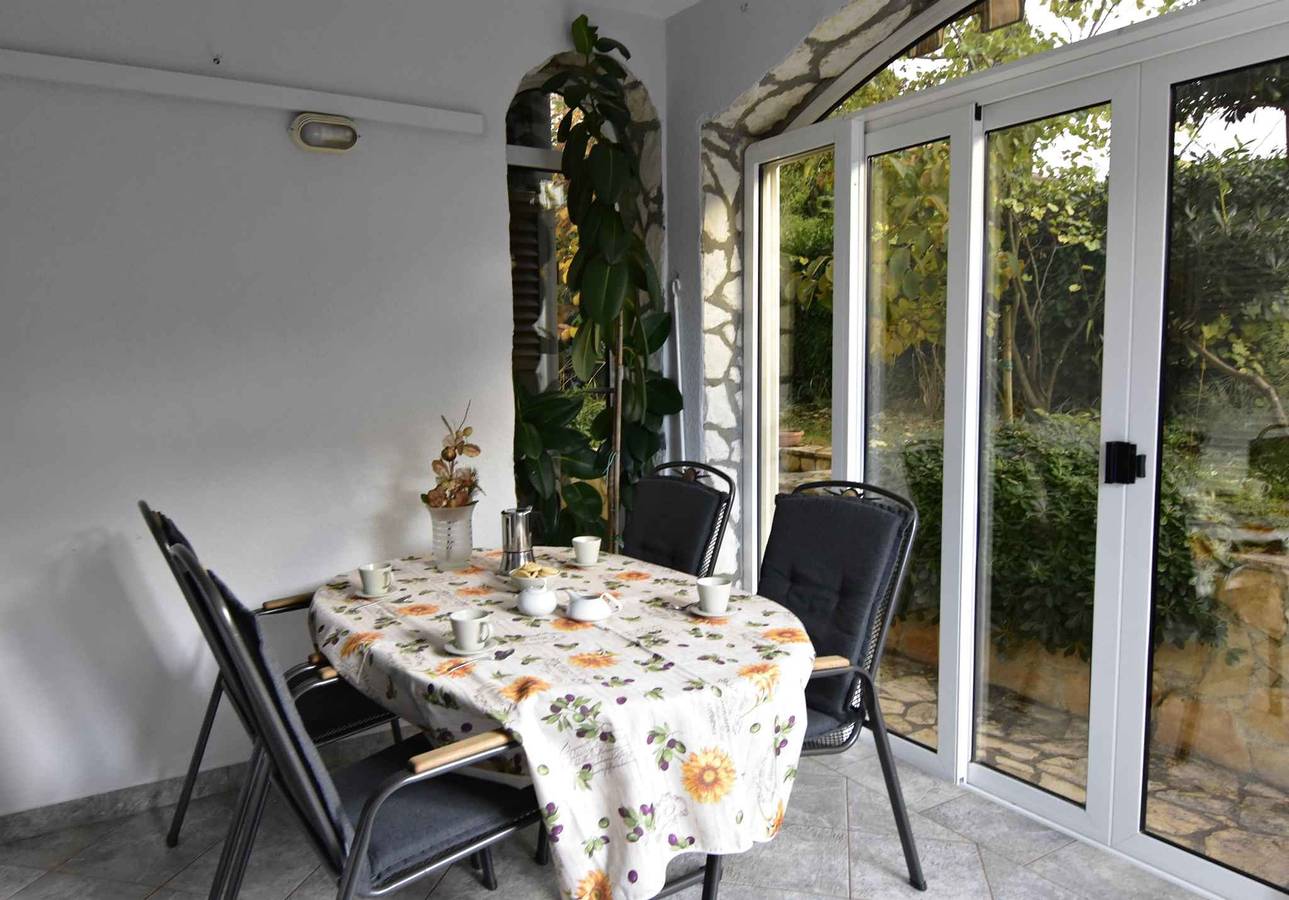 Ganze Ferienwohnung, Ferienwohnung in Strandnähe mit Grillmöglichkeit.  in Zambratija, Umag und Umgebung