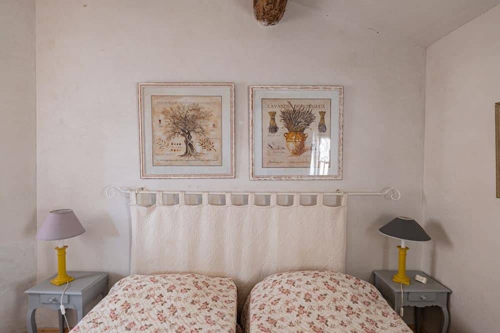 Ruhiges Ferienhaus mit Pool und Kamin – 701 Jou in Joucas, Regionaler Naturpark Luberon