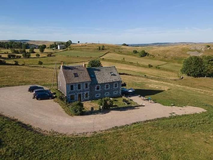 Gîte pour 15 personnes, avec jardin ainsi que balcon et vue dans La Trinitat