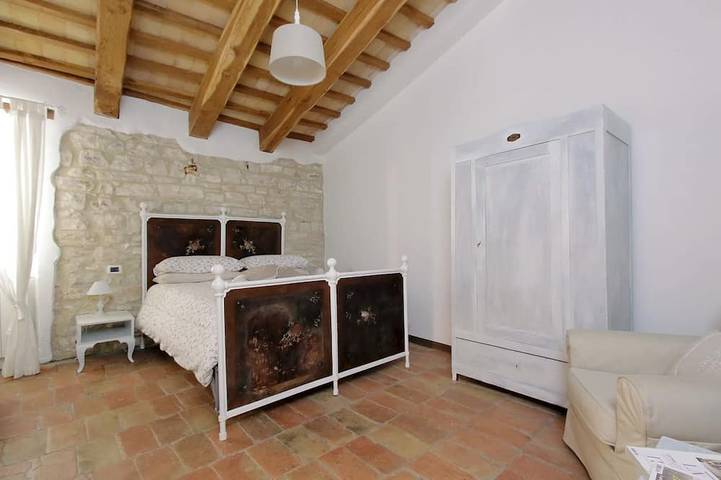 Schöne Villa in ruhiger Gegend in Genga, Ancona Provinz