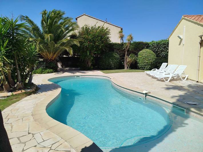 Apartamento de vacaciones para 8 personas, con jardín además de terraza y piscina - 1