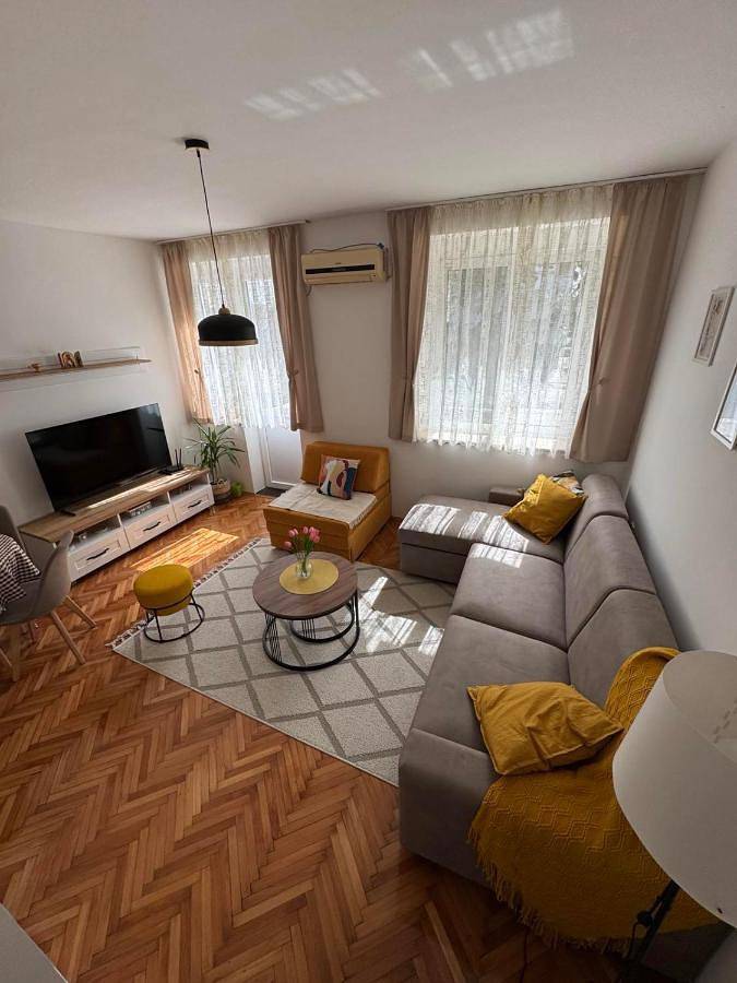 Ferienwohnung für 2 Personen, mit Balkon in Bar