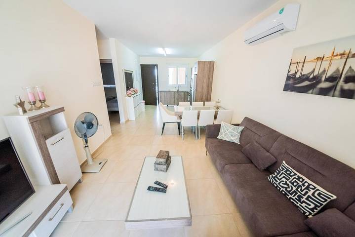Appartement de vacances pour 5 personnes, avec jardin et bassin pour enfant ainsi que vue et piscine