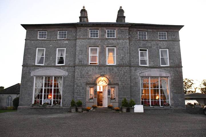 Vacation rental for 14 people, with Hot tub and Terrace as well as Yard in Munster