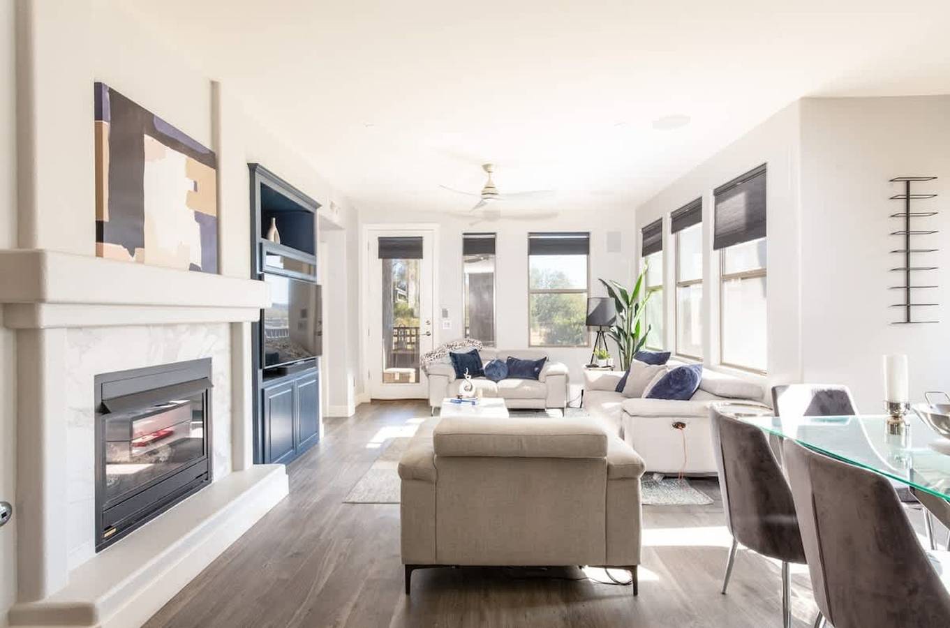 Lux Scottsdale Condo Overlooks 9th Hole Near Golf in Phoenix, Maricopa County