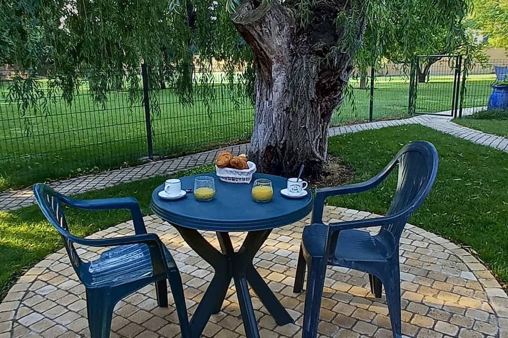 Entire apartment, Bright, fully renovated apartment with garden in Caumont-sur-Durance, Vaucluse