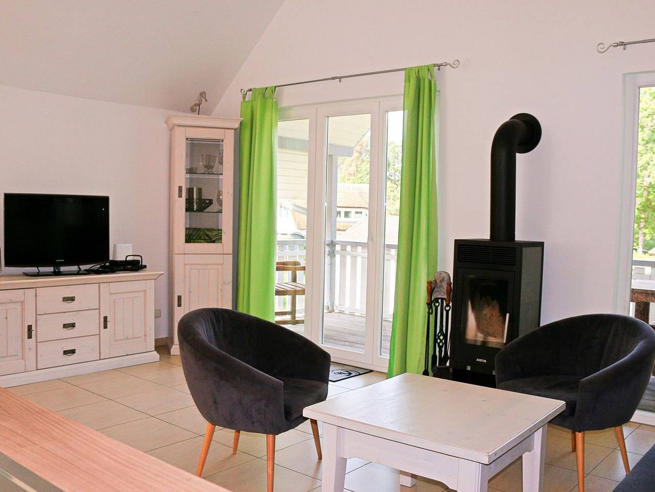 Ganze Ferienwohnung, Ostseepark Rügen - Tolles Familienapartment mit Infrarotsauna, Kaminofen und Balkon in Strandnähe in Hauptstrand Glowe, Glowe