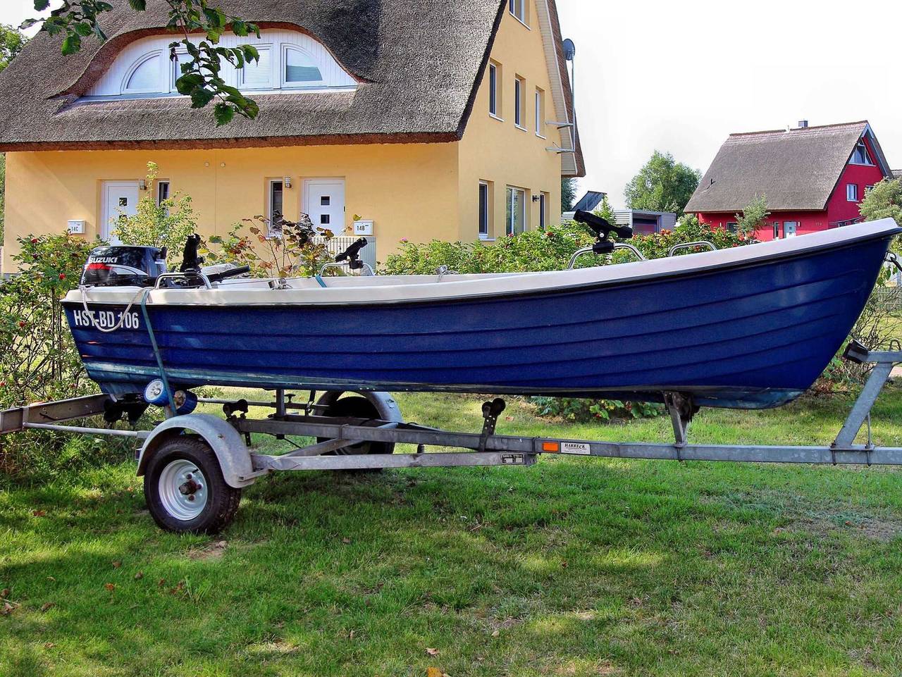 Reet-Ferienhaus Antje - mit Sauna, Strandkorb, Motorboot ... - Reet-Ferienhaus Antje - mit Sauna, Strandkorb, Motorboot ... in Vieregge, Neuenkirchen (Rügen)