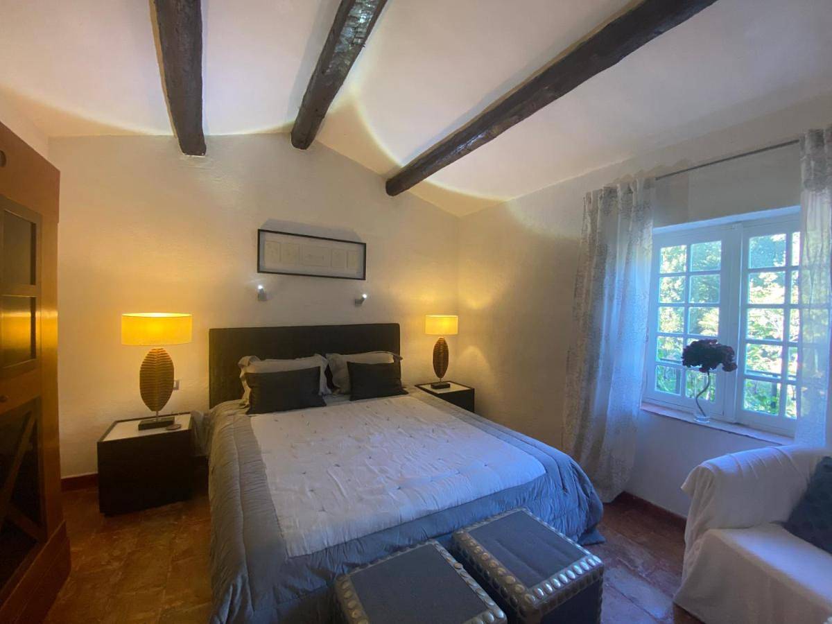 Deluxe King Room in Saint-Paul-en-Forêt, Côte méditerranéenne (France)