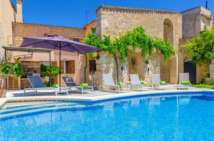 Villa für 8 Personen, mit Terrasse und Pool - 1