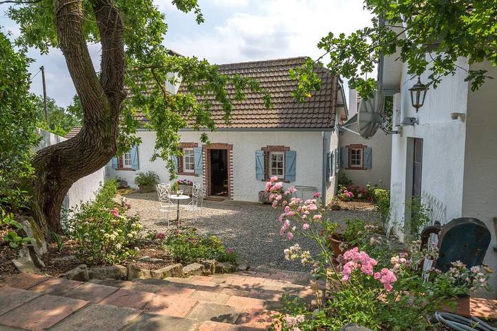 Gîte pour 12 personnes, avec jardin à Doazon