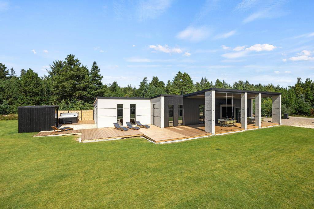 Einzigartiges Aktivitätenhaus mit Außen-Spa und Außensauna in Henne, Filsø See