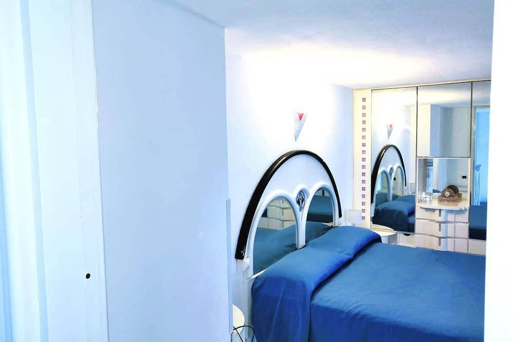 Entire apartment, The small castle of the Moors, swimming pool, access to sea, lift, parking lot in Amalfi Coast