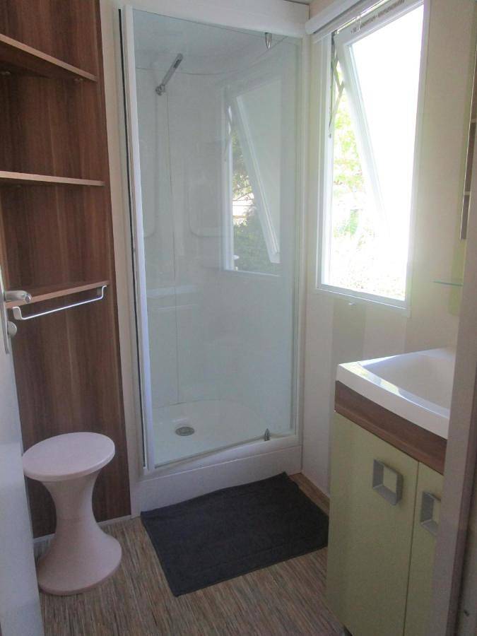 Camping pour 6 personnes, avec piscine et terrasse