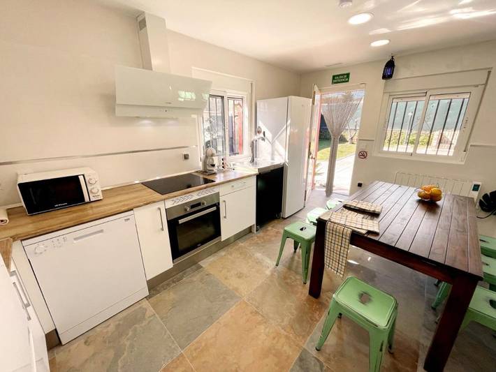 Location de vacances pour 12 personnes, avec Terrasse ainsi que Jardin et Piscine à El Viso de San Juan - 3