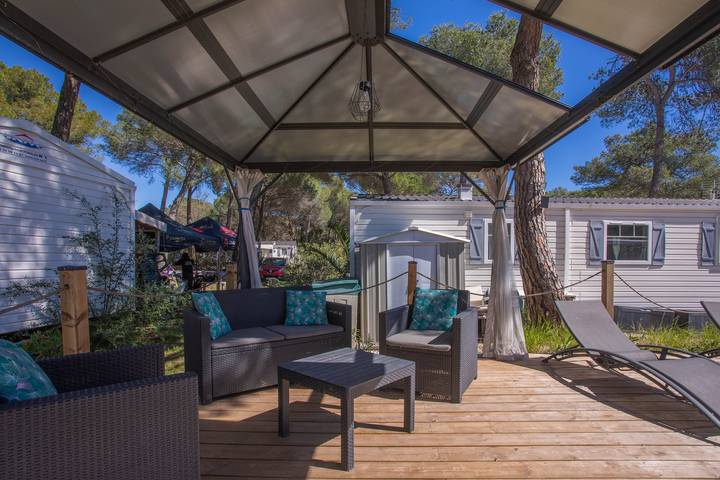 Camping pour 4 personnes, avec Jardin à Puget-sur-Argens
