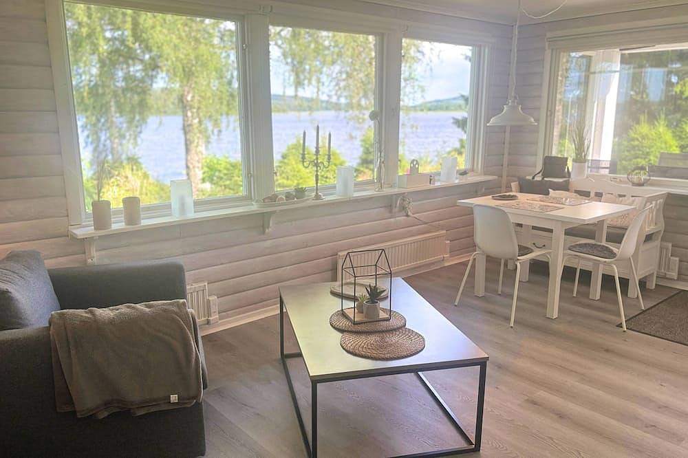 Schwedenhaus am See – Ferienhaus mit Motorboot & Steg in Storfors in Storfors, Värmland