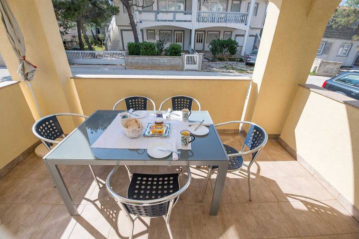 Ferienwohnung für 5 Personen, mit Terrasse und Balkon/Terrasse, mit Haustier auf Vir