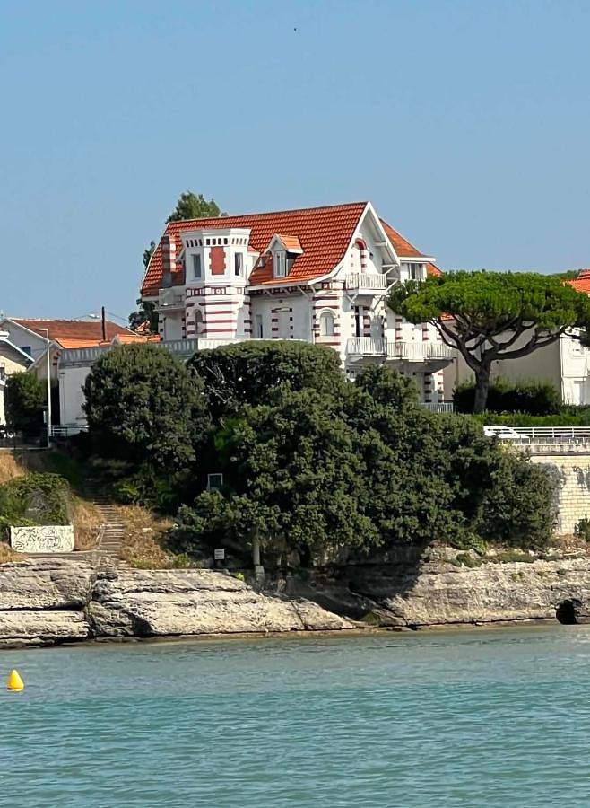 Maison d’hôte pour 2 personnes, avec Balcon et Jacuzzi ainsi que Terrasse et Jardin à Vaux-sur-Mer