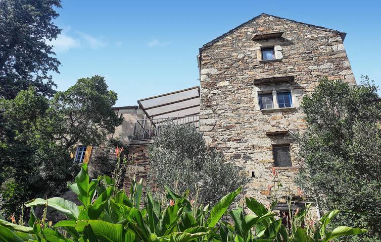 Location de vacances pour 12 personnes, avec Terrasse et Jardin à Saint-Vincent-d'Olargues