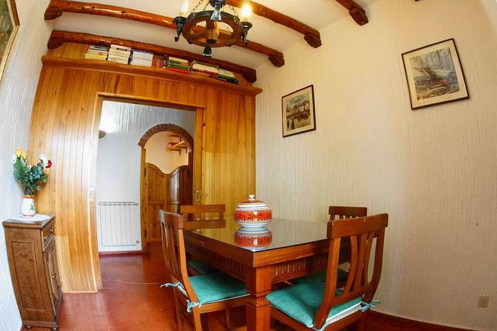 Villa für 5 Personen, mit Garten und Balkon